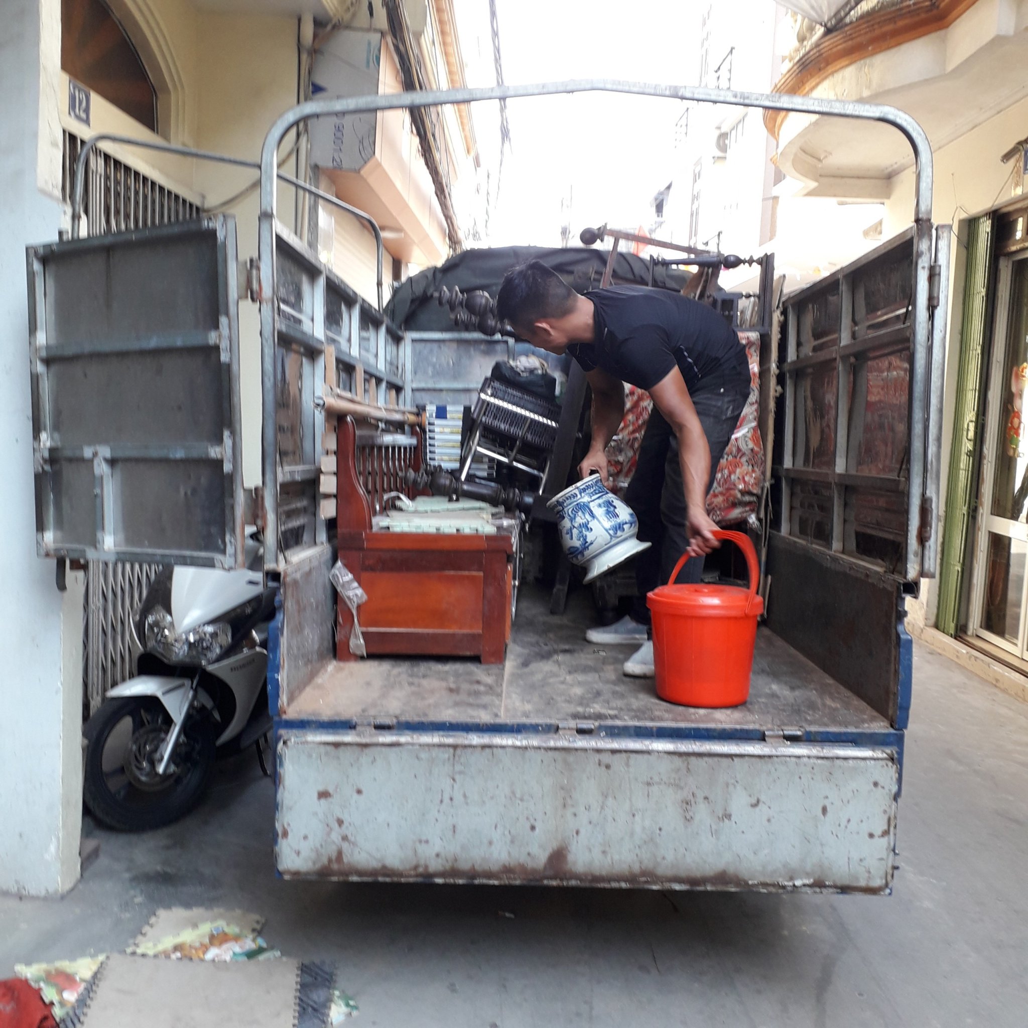  Dịch vụ chuyển nhà Như Ý - Chuyển bộ tủ gỗ đẹp - 0793.30.30.30