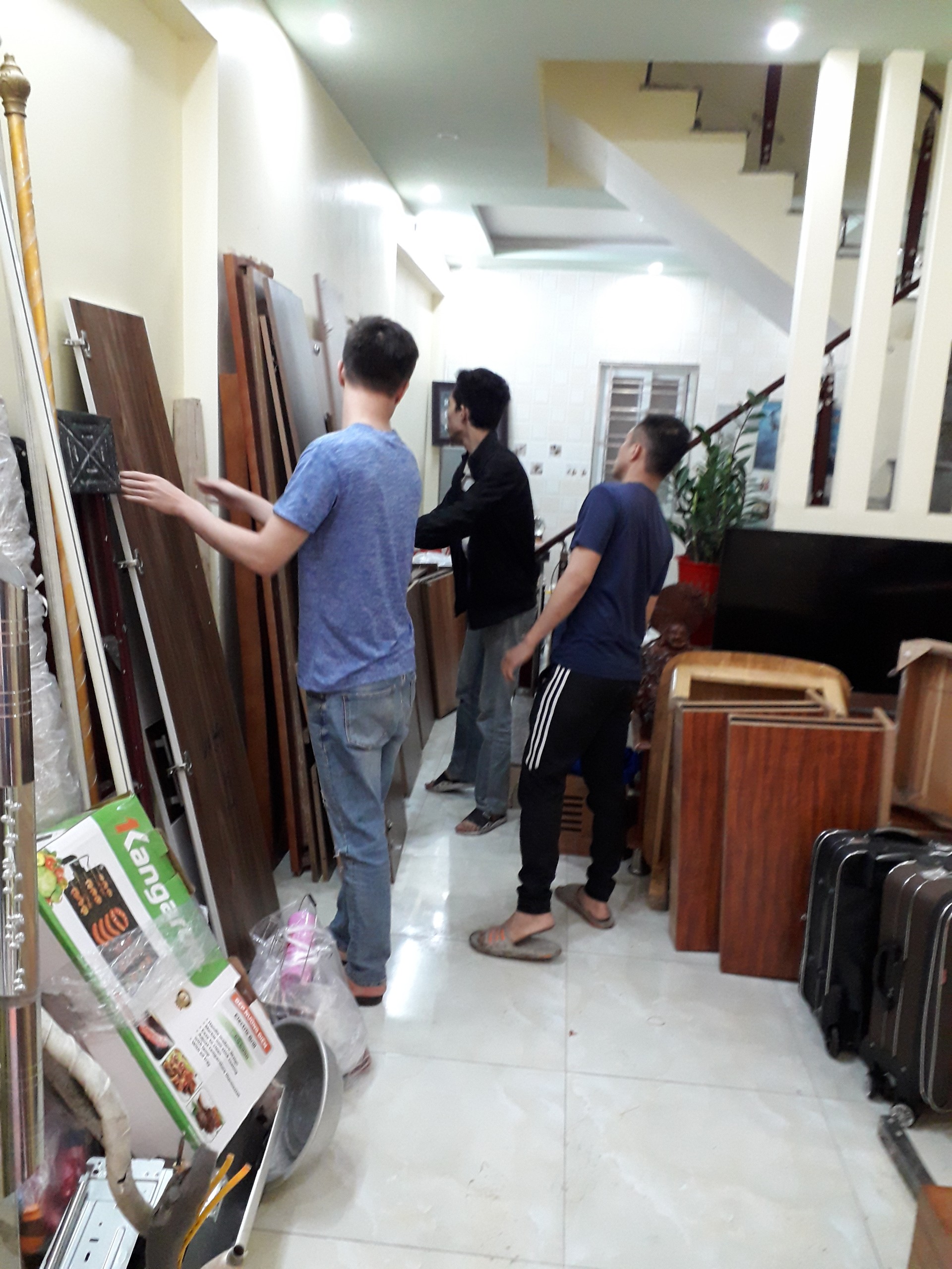 Vận chuyển nhà Hải Phòng - Dịch vụ chuyển nhà Như Ý - Lắp đặt tủ gỗ.